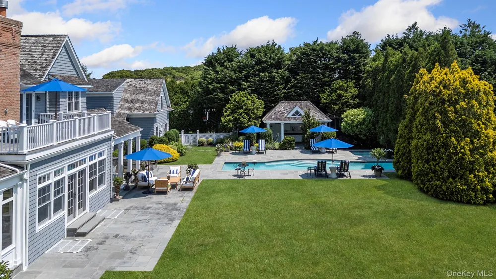 327 Georgica Road East Hampton, NY 11937