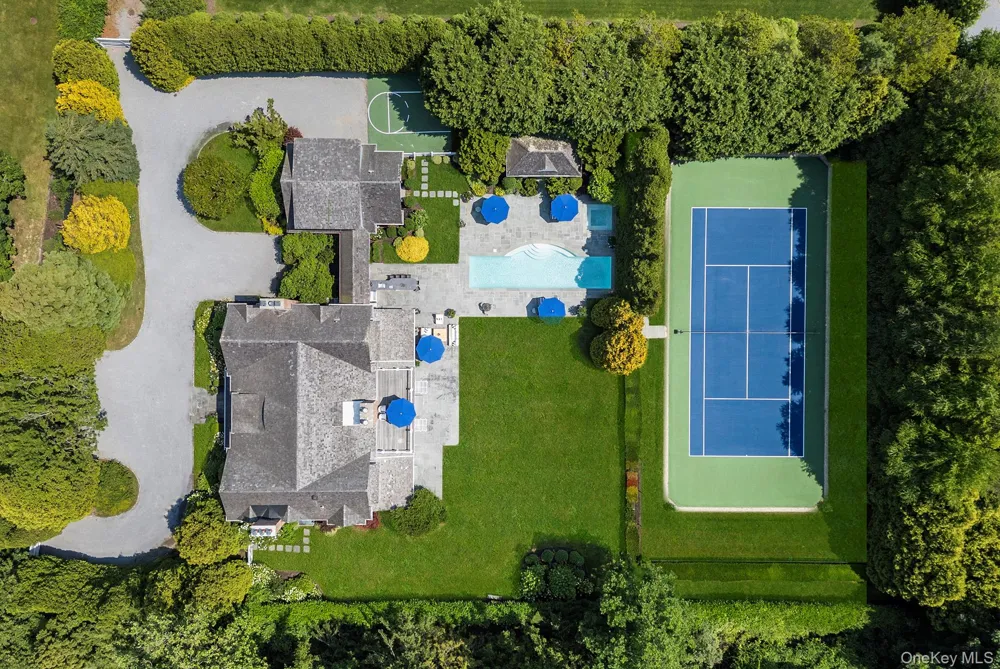 327 Georgica Road East Hampton, NY 11937