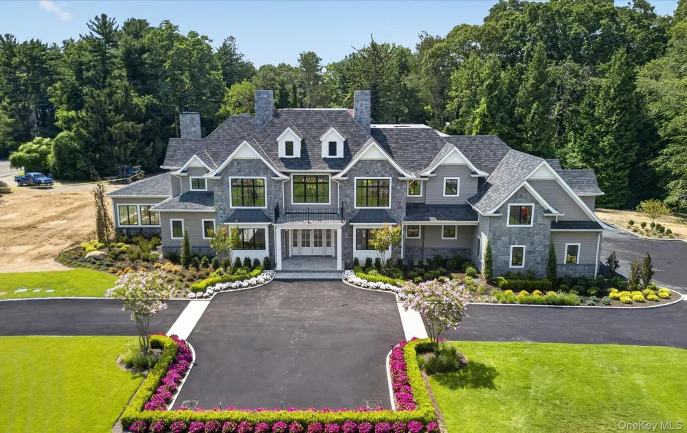 2 E Gate Road Lloyd Harbor, NY 11743