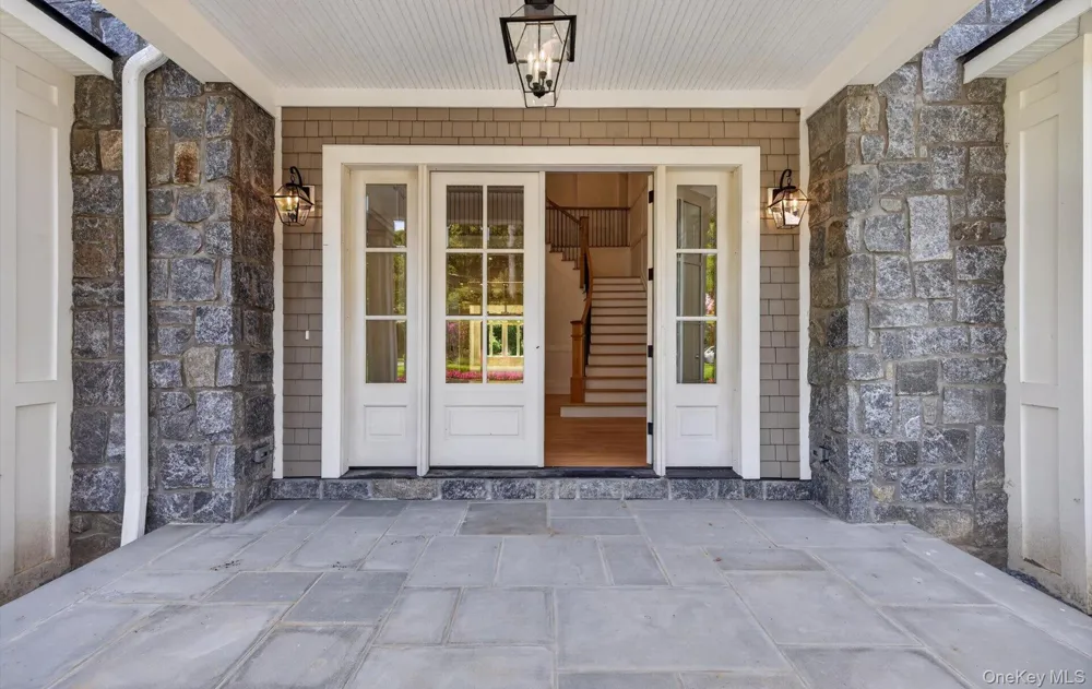 2 E Gate Road Lloyd Harbor, NY 11743