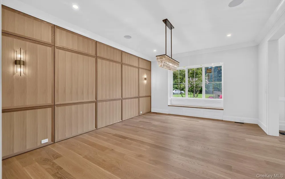 2 E Gate Road Lloyd Harbor, NY 11743