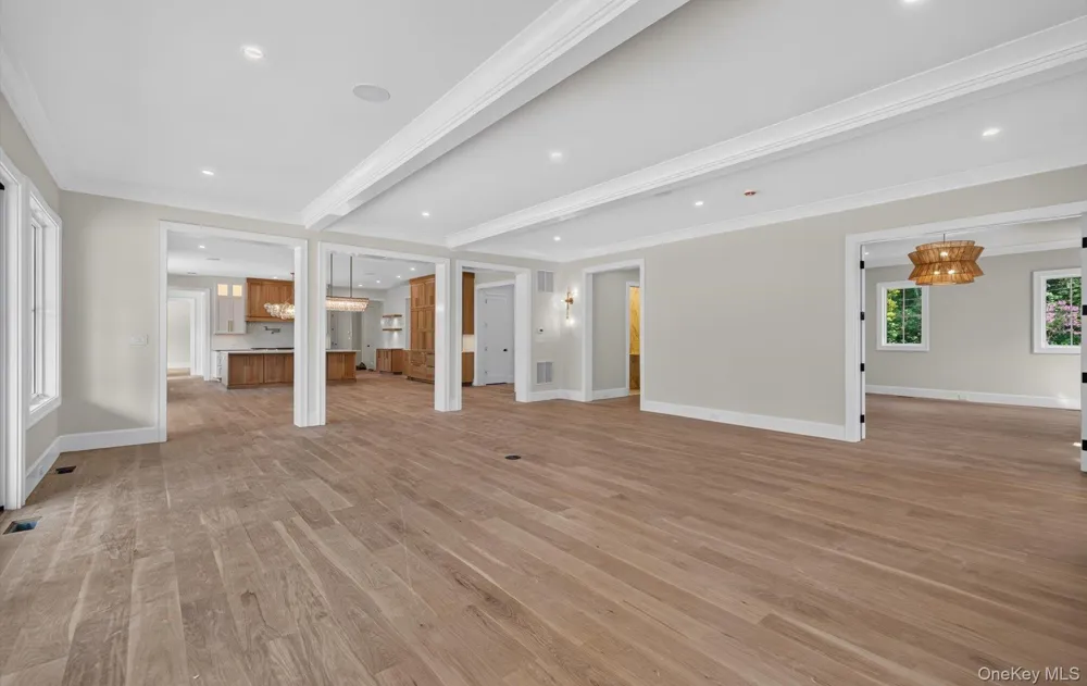 2 E Gate Road Lloyd Harbor, NY 11743