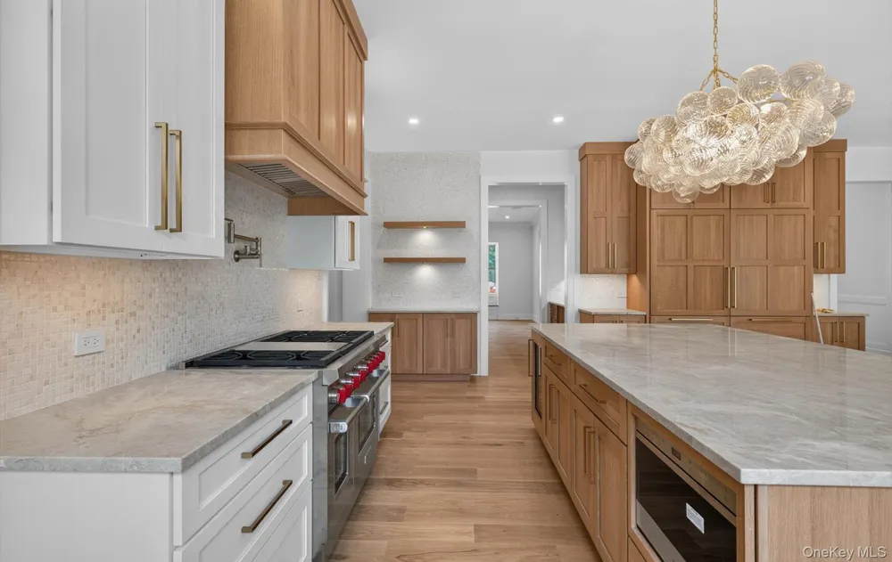 2 E Gate Road Lloyd Harbor, NY 11743
