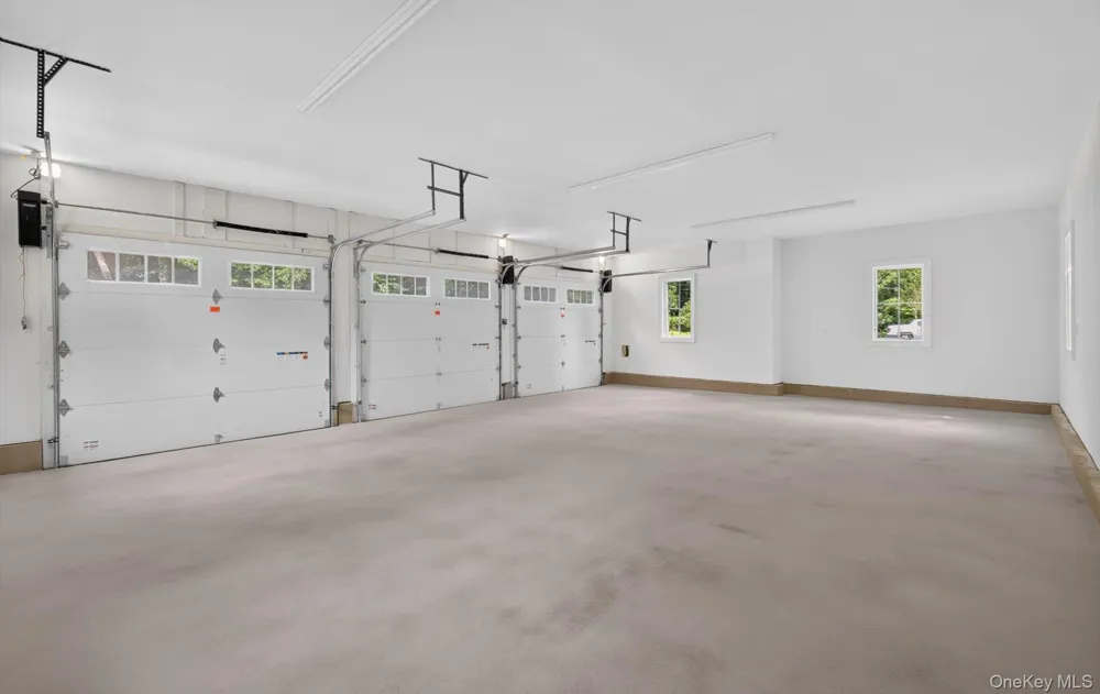 2 E Gate Road Lloyd Harbor, NY 11743