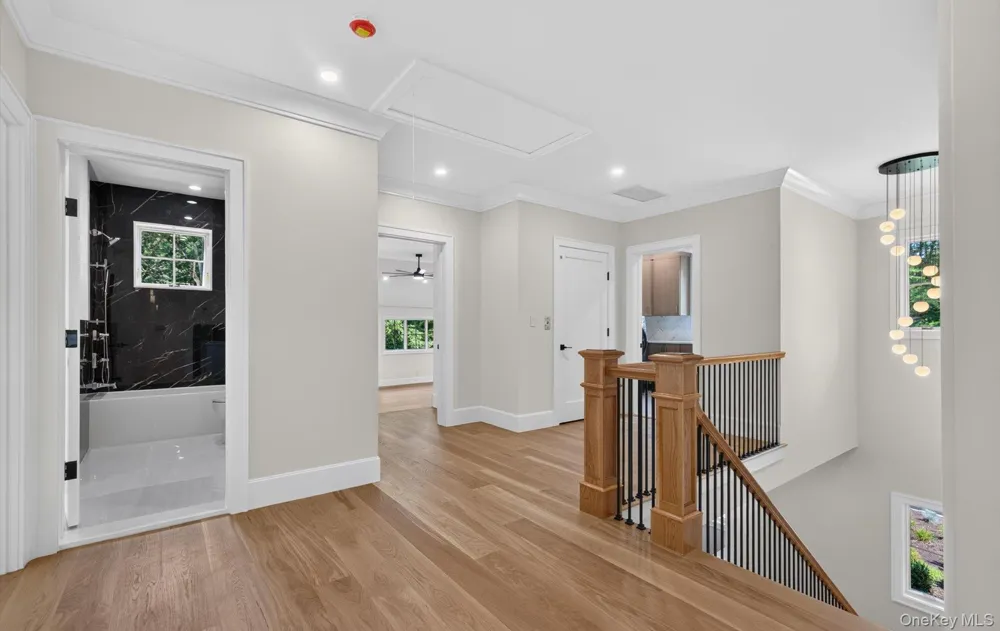 2 E Gate Road Lloyd Harbor, NY 11743