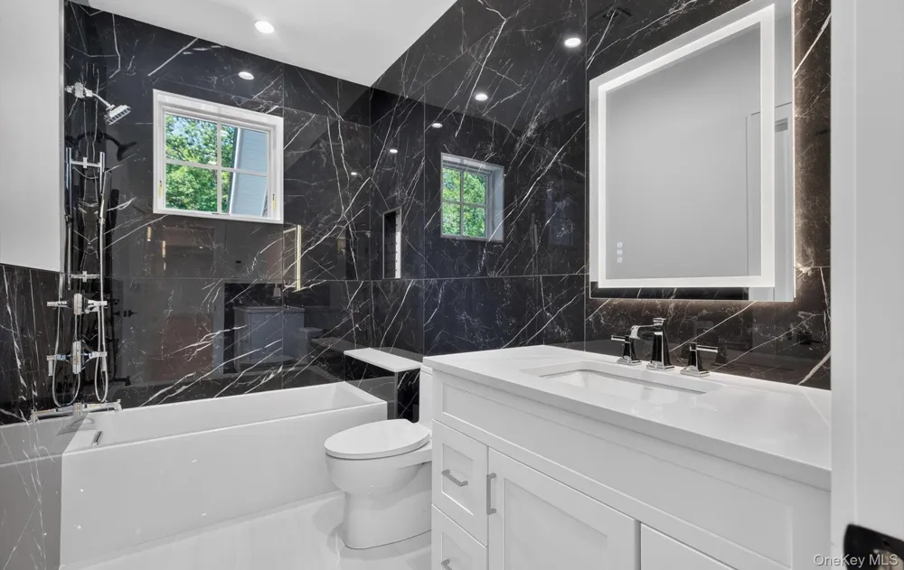 2 E Gate Road Lloyd Harbor, NY 11743
