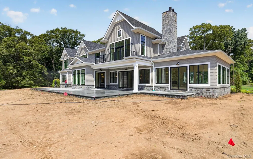 2 E Gate Road Lloyd Harbor, NY 11743