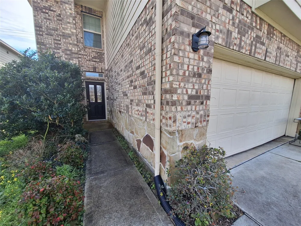211 Sea Breeze Drive Bacliff, TX 77518