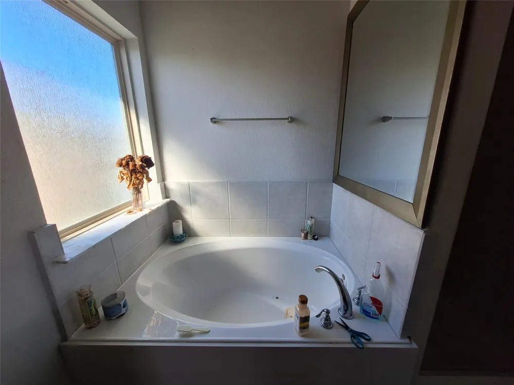 211 Sea Breeze Drive Bacliff, TX 77518