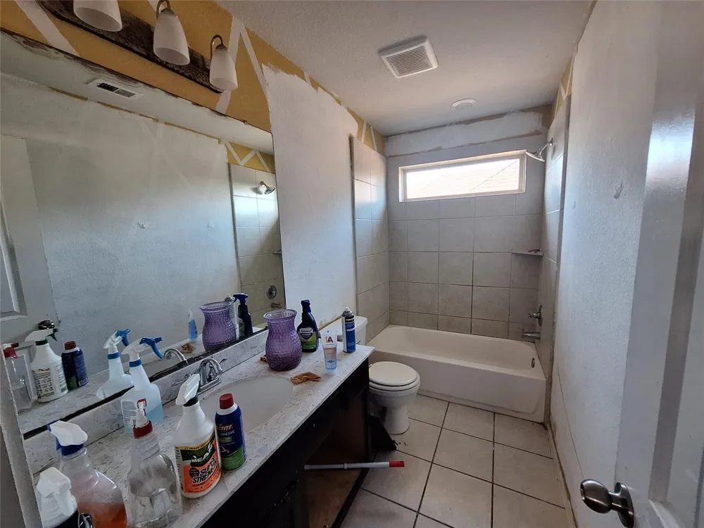211 Sea Breeze Drive Bacliff, TX 77518