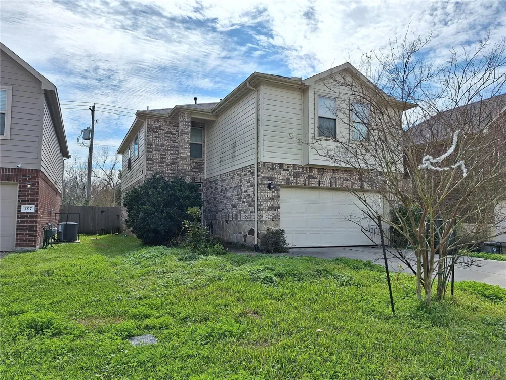 211 Sea Breeze Drive Bacliff, TX 77518