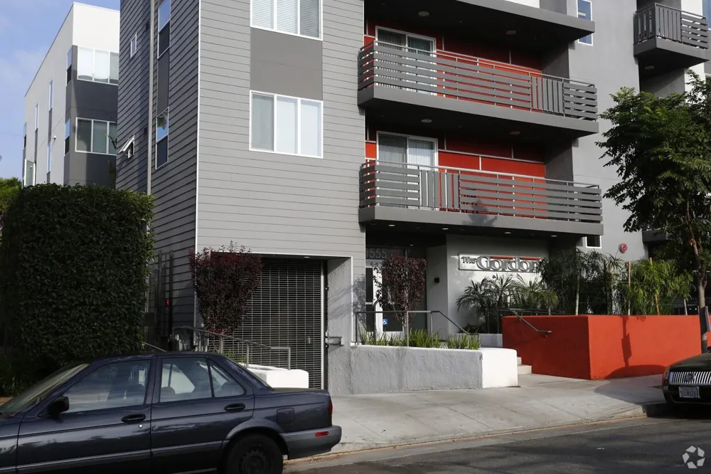 1555 Gordon St Los Angeles, CA 90028