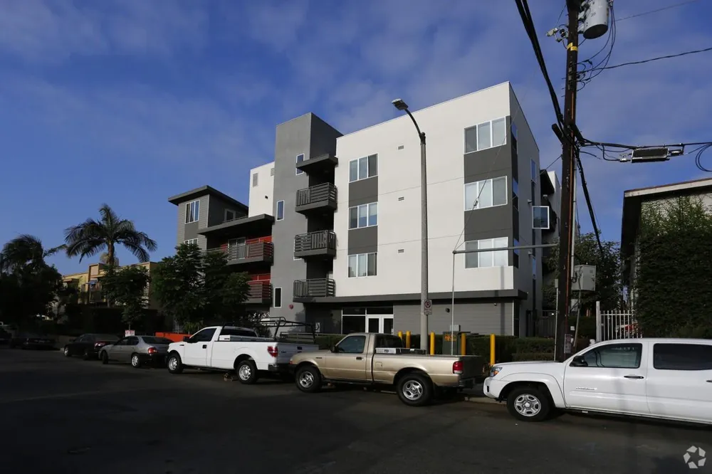 1555 Gordon St Los Angeles, CA 90028
