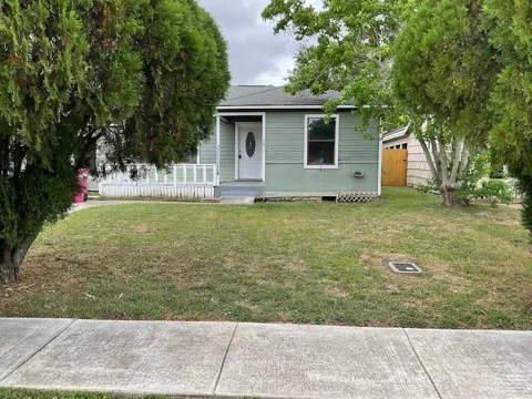 1022 W 8th Street