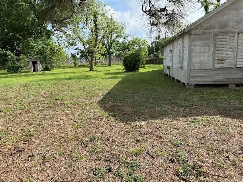 7103 Highway 36 Jones Creek, TX 77541