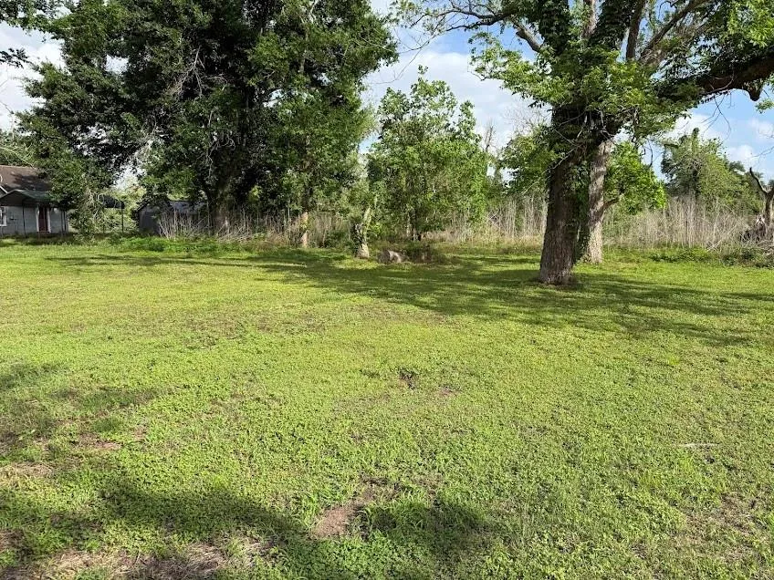7103 Highway 36 Jones Creek, TX 77541