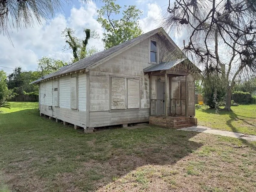7103 Highway 36 Jones Creek, TX 77541