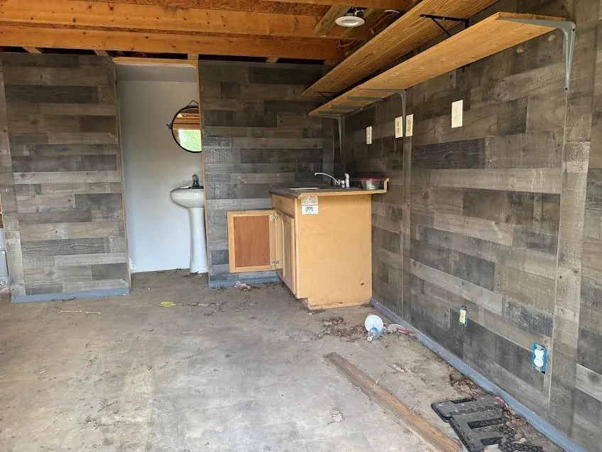 7103 Highway 36 Jones Creek, TX 77541