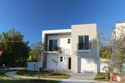 900 SW 24th Rd
