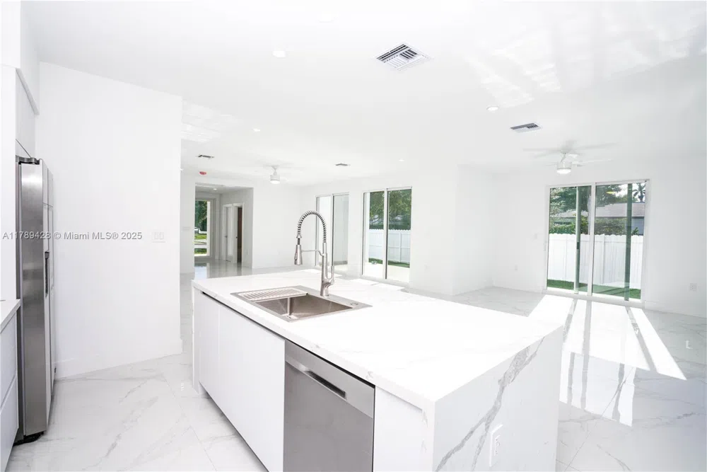 900 SW 24th Rd Miami, FL 33129