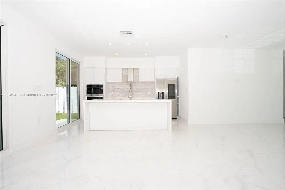 900 SW 24th Rd Miami, FL 33129