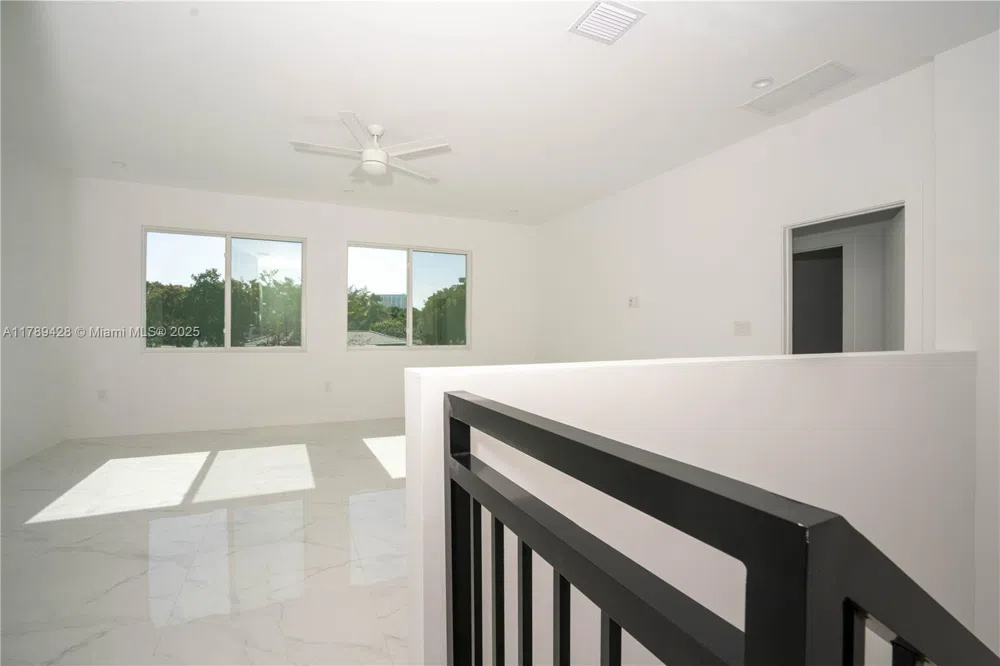 900 SW 24th Rd Miami, FL 33129