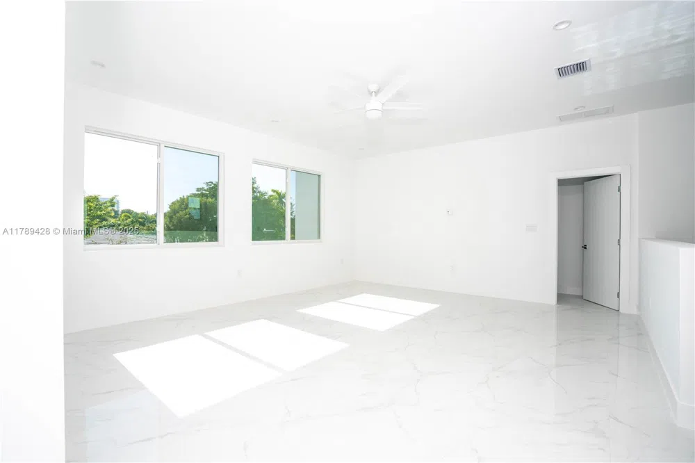 900 SW 24th Rd Miami, FL 33129