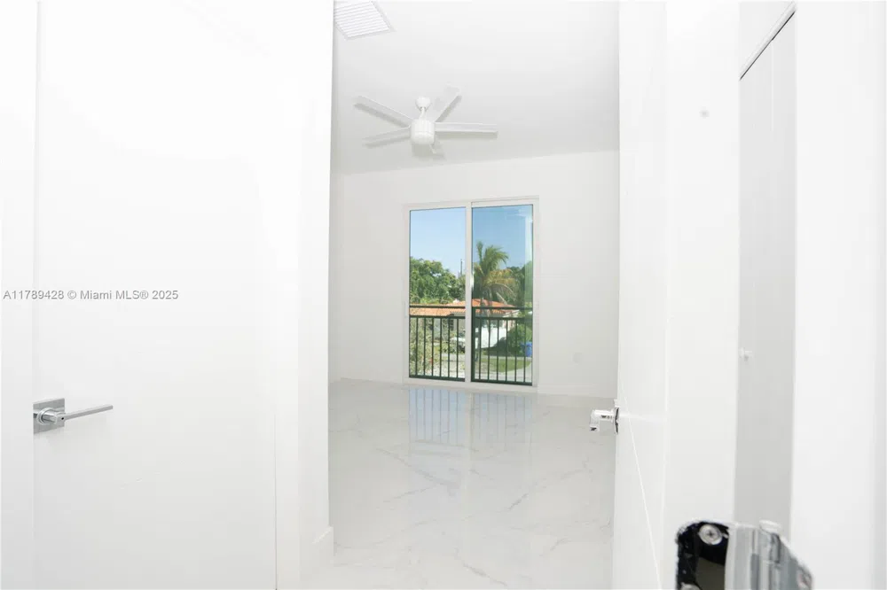 900 SW 24th Rd Miami, FL 33129