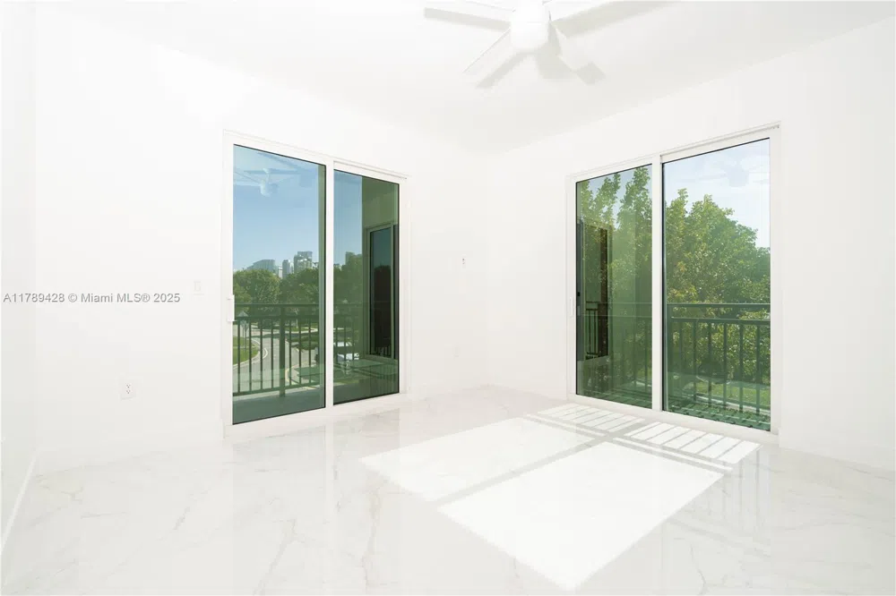 900 SW 24th Rd Miami, FL 33129