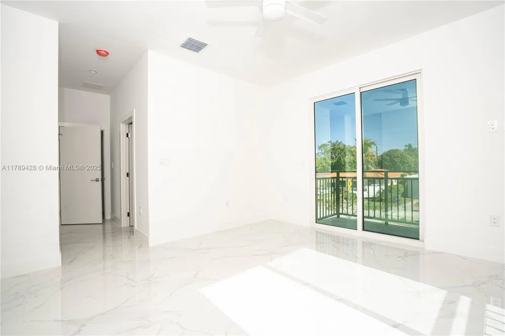 900 SW 24th Rd Miami, FL 33129