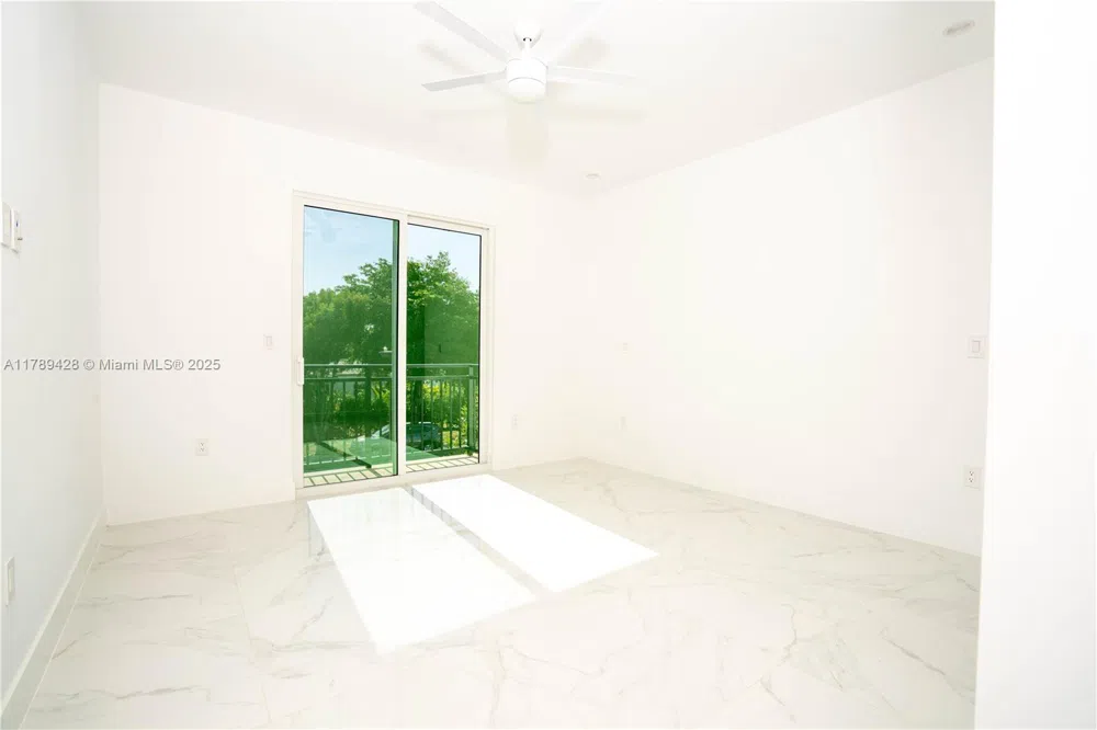 900 SW 24th Rd Miami, FL 33129