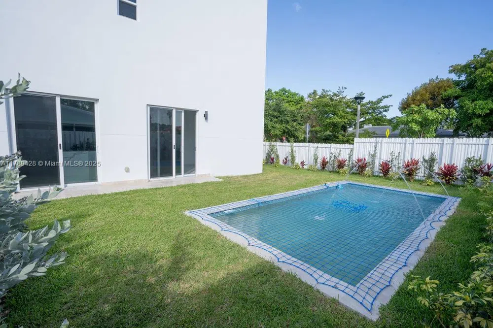 900 SW 24th Rd Miami, FL 33129