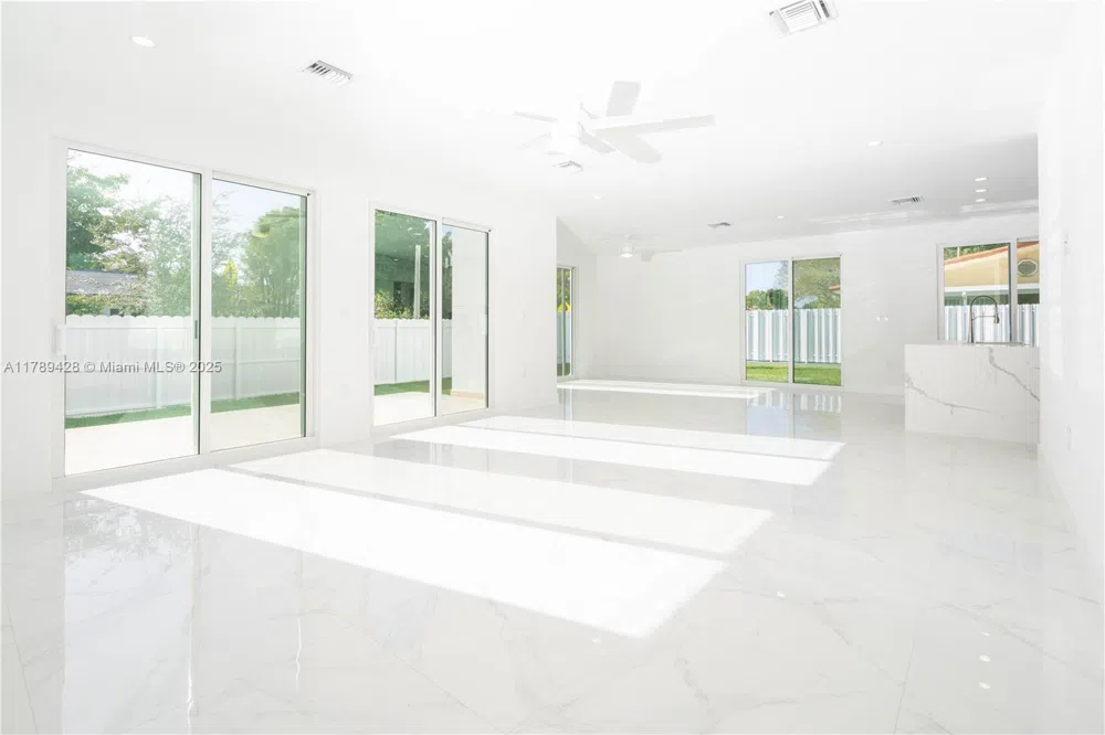 900 SW 24th Rd Miami, FL 33129