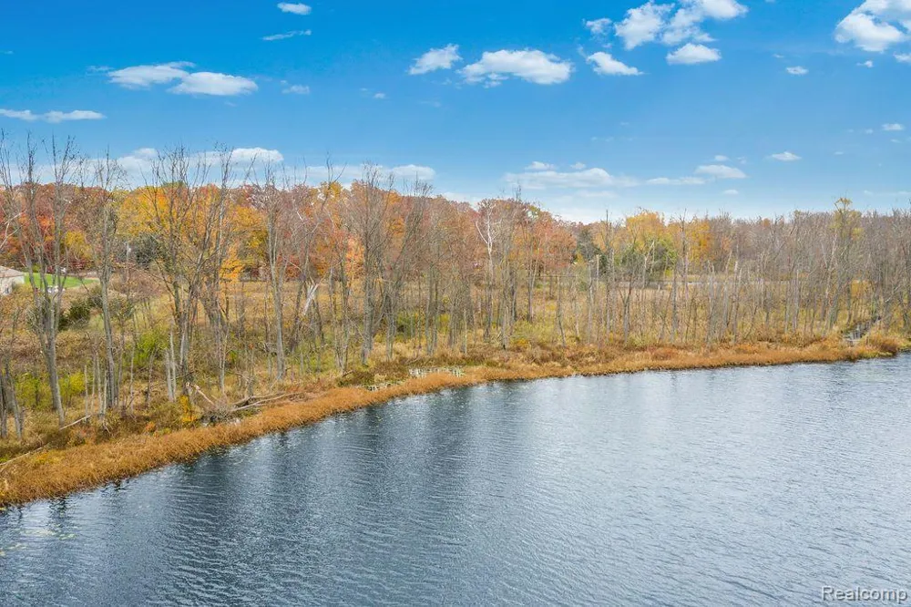 N Holly Holly Township, MI 48442