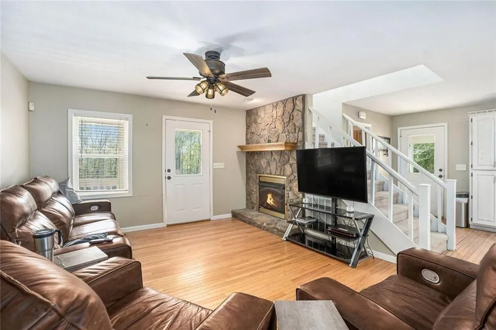 542 Sharp Top Circle Blairsville, GA 30512