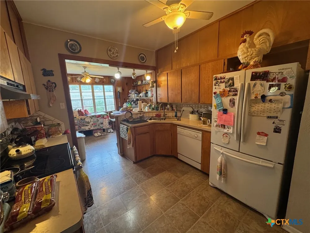 708 East 10th Cameron, TX 76570