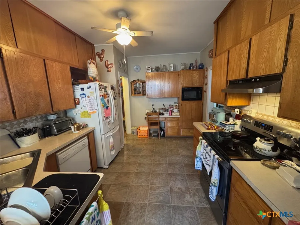 708 East 10th Cameron, TX 76570