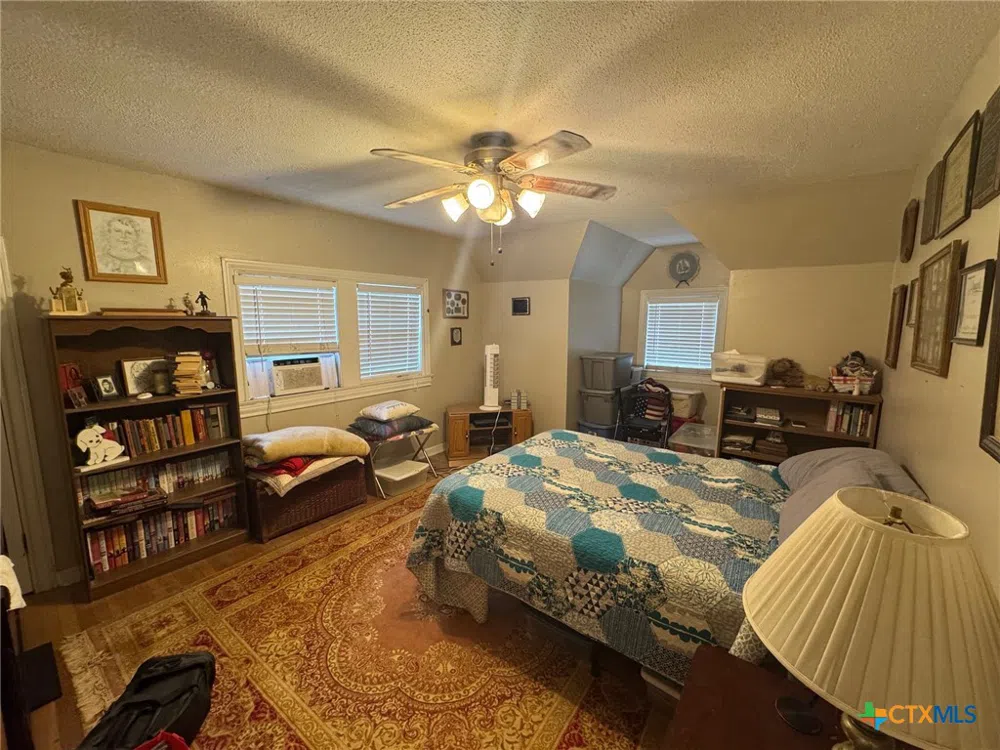 708 East 10th Cameron, TX 76570