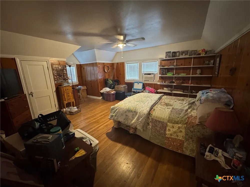 708 East 10th Cameron, TX 76570