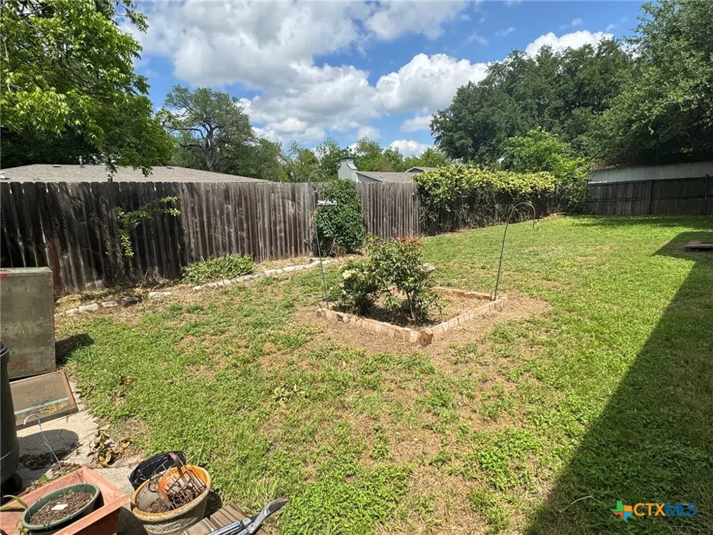 708 East 10th Cameron, TX 76570