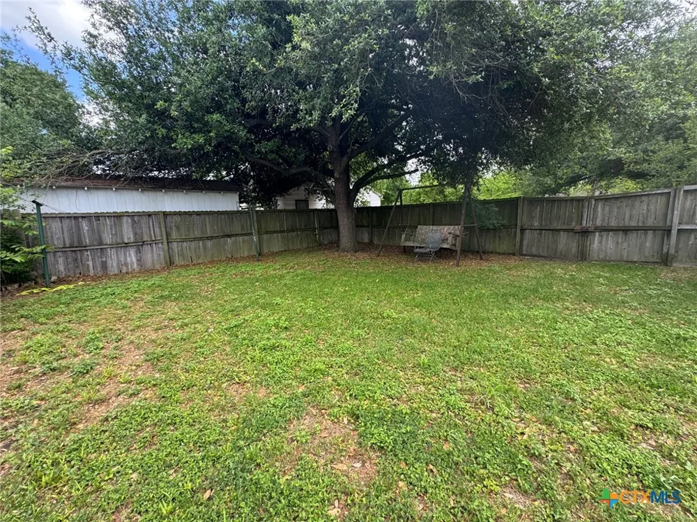 708 East 10th Cameron, TX 76570
