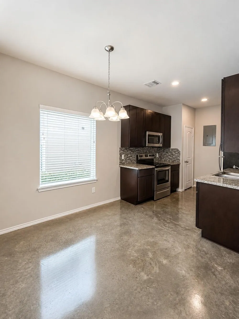 615 Hayman Street Huntsville, TX 77340