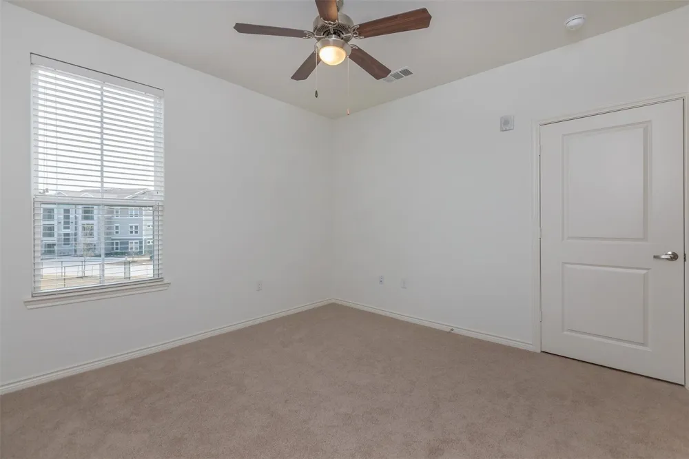 5712 Azle Avenue Fort Worth, TX 76106