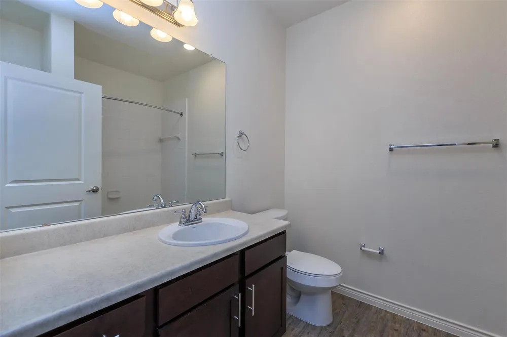 5712 Azle Avenue Fort Worth, TX 76106
