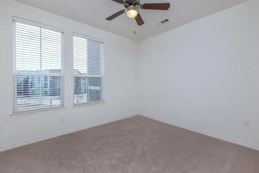 5712 Azle Avenue Fort Worth, TX 76106