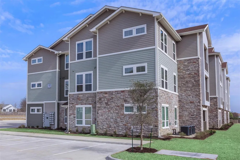 5712 Azle Avenue Fort Worth, TX 76106
