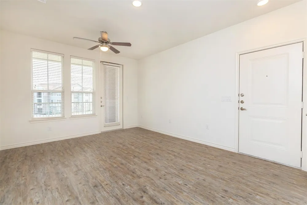 5712 Azle Avenue Fort Worth, TX 76106