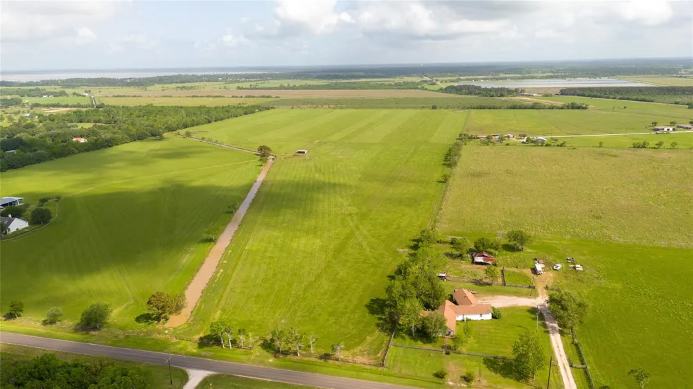 3448 Belton Lane Anahuac, TX 77514