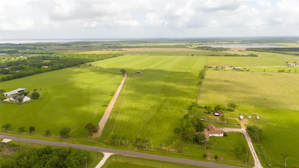 3448 Belton Lane Anahuac, TX 77514