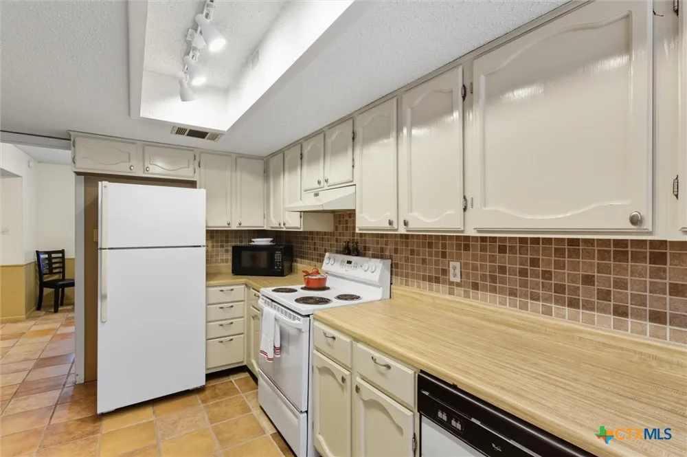 821 Old Ranch Road 12 San Marcos, TX 78666